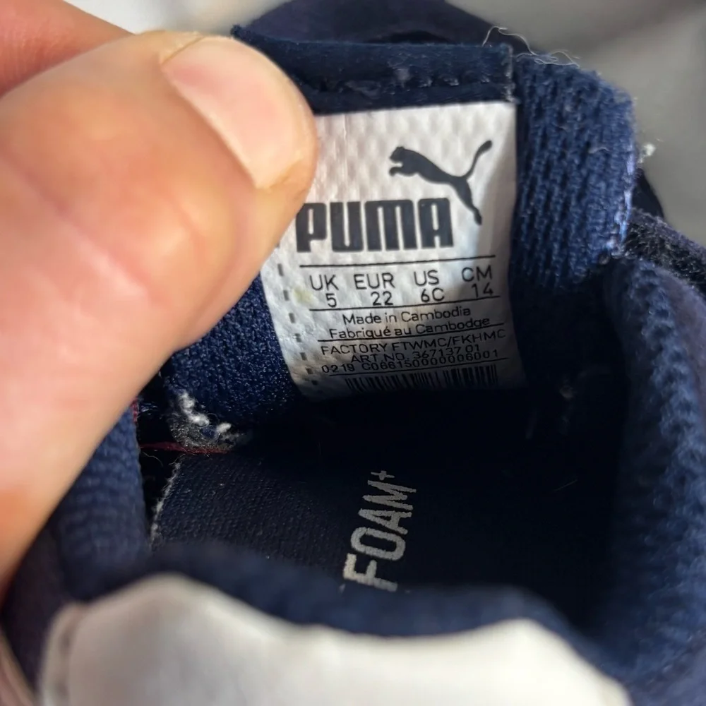 Puma Kids St Runner Hook and Loop Blue Sneakers Size 5 C Cute ($)